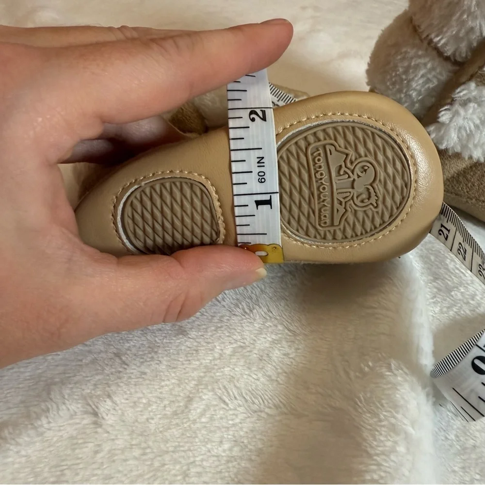 TongYouYuan Cozy Tan and White Baby Boots